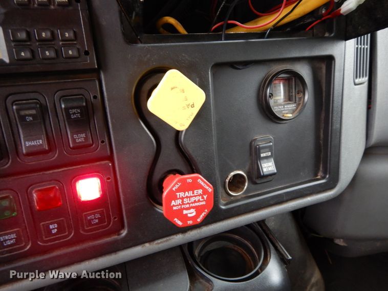 image for item DF6382 2006 International 7400  dump truck