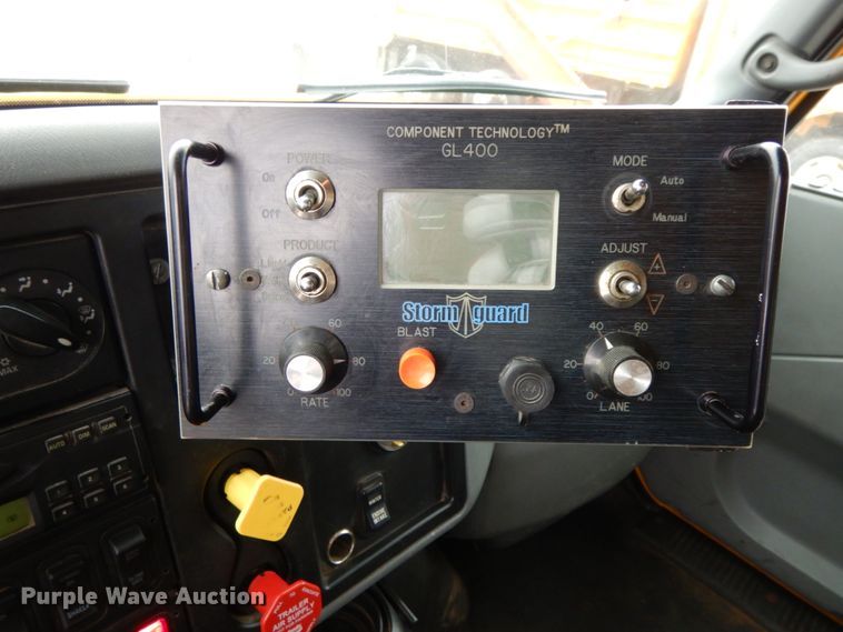 image for item DF6382 2006 International 7400  dump truck