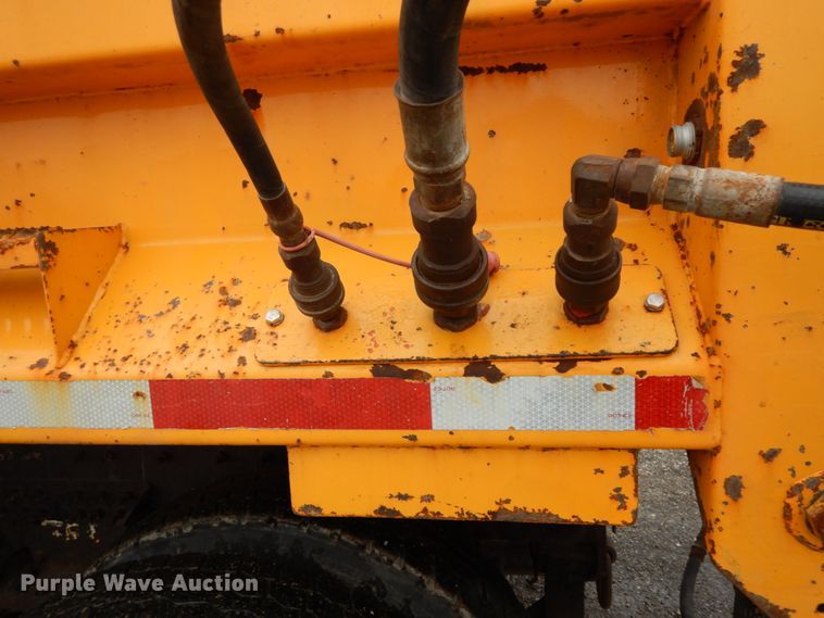 image for item DF6382 2006 International 7400  dump truck