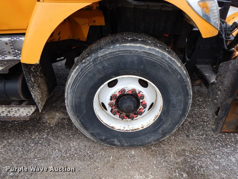 image for item DF6382 2006 International 7400  dump truck