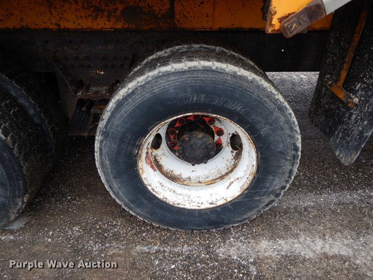 image for item DF6382 2006 International 7400  dump truck