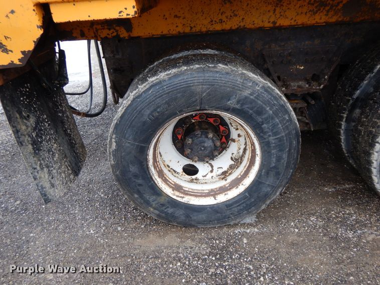 image for item DF6382 2006 International 7400  dump truck