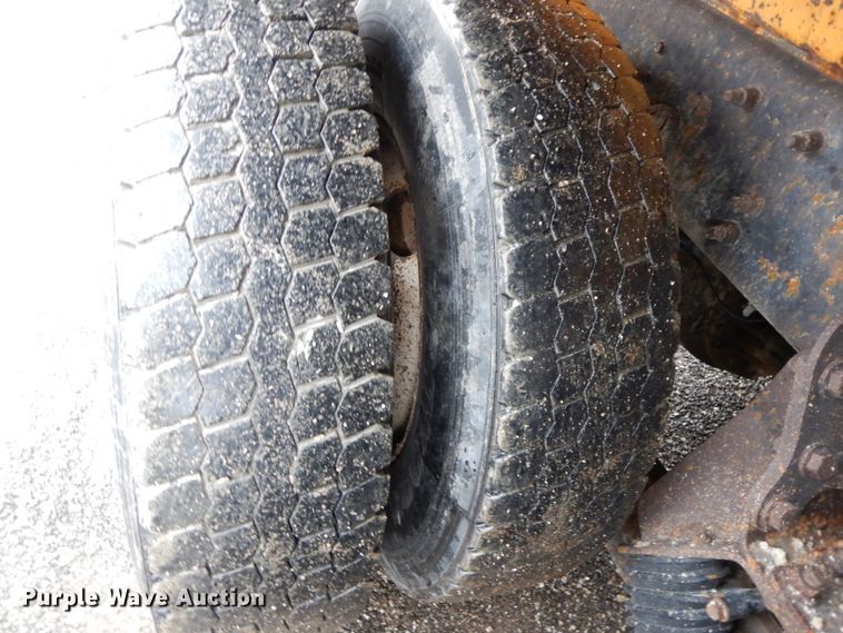 image for item DF6382 2006 International 7400  dump truck