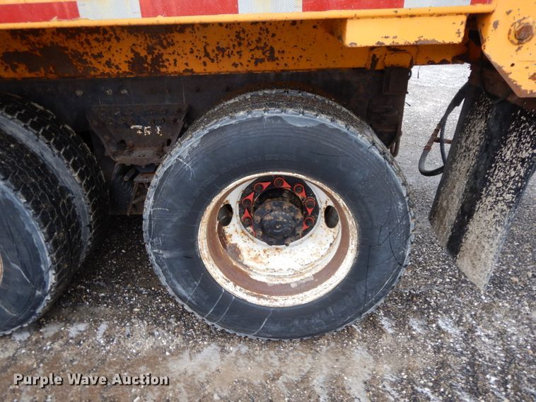 image for item DF6382 2006 International 7400  dump truck