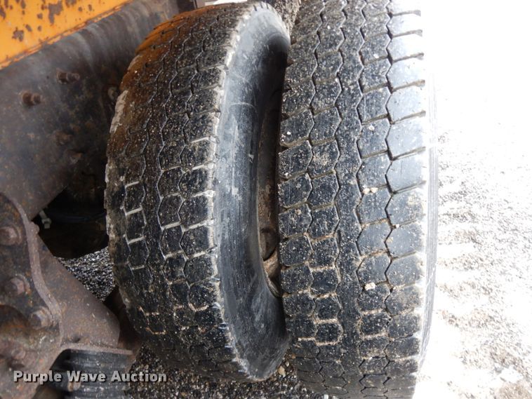 image for item DF6382 2006 International 7400  dump truck