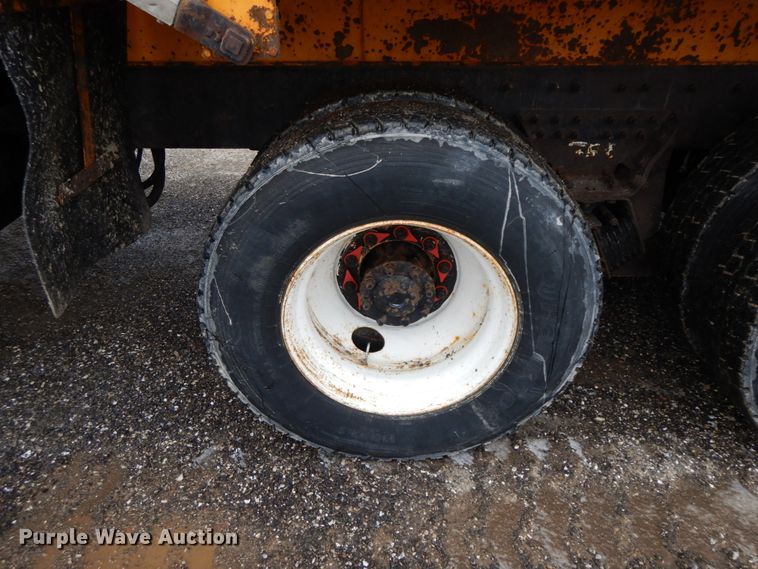 image for item DF6382 2006 International 7400  dump truck