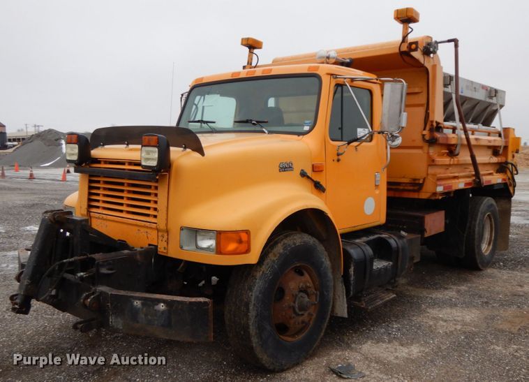 image for item DF6383 2002 International 4900  dump truck