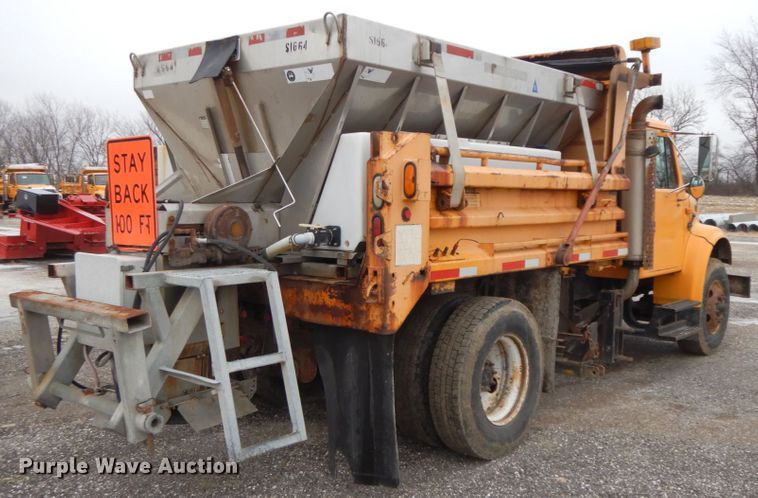 image for item DF6383 2002 International 4900  dump truck