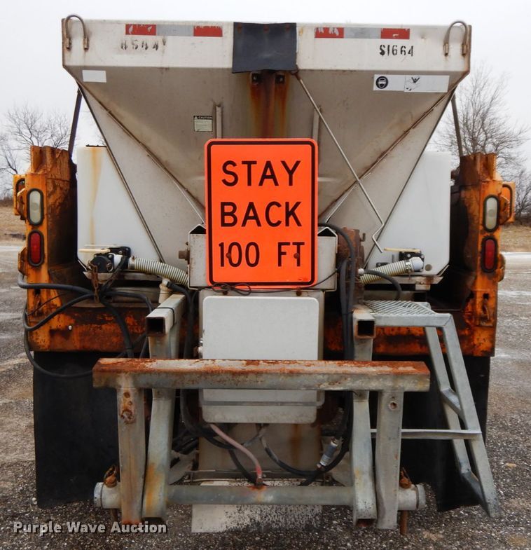image for item DF6383 2002 International 4900  dump truck