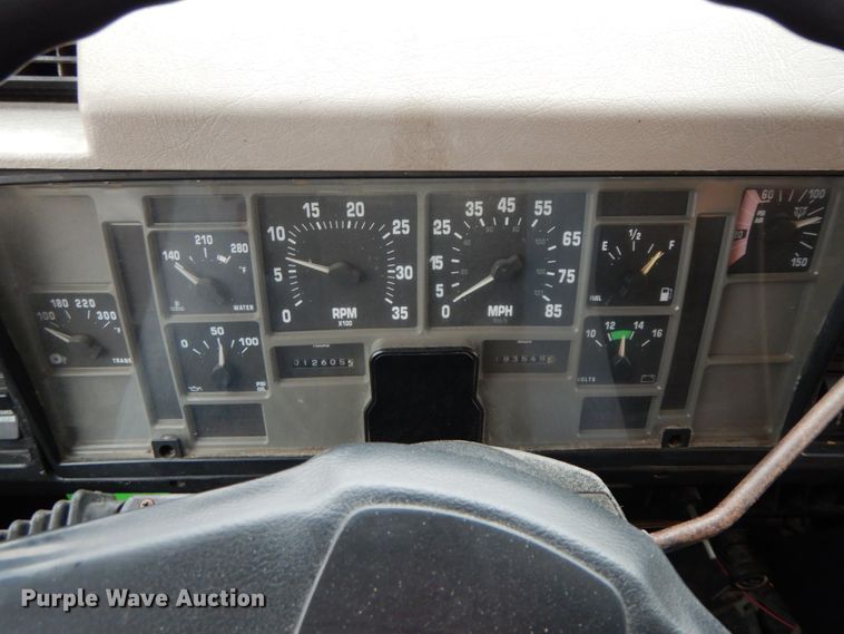 image for item DF6383 2002 International 4900  dump truck