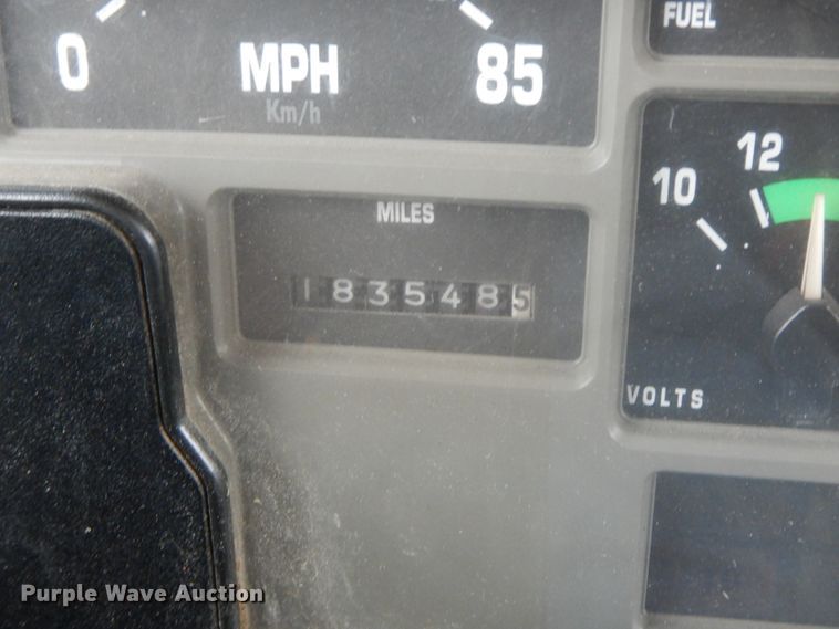 image for item DF6383 2002 International 4900  dump truck