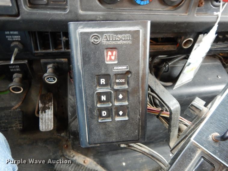 image for item DF6383 2002 International 4900  dump truck