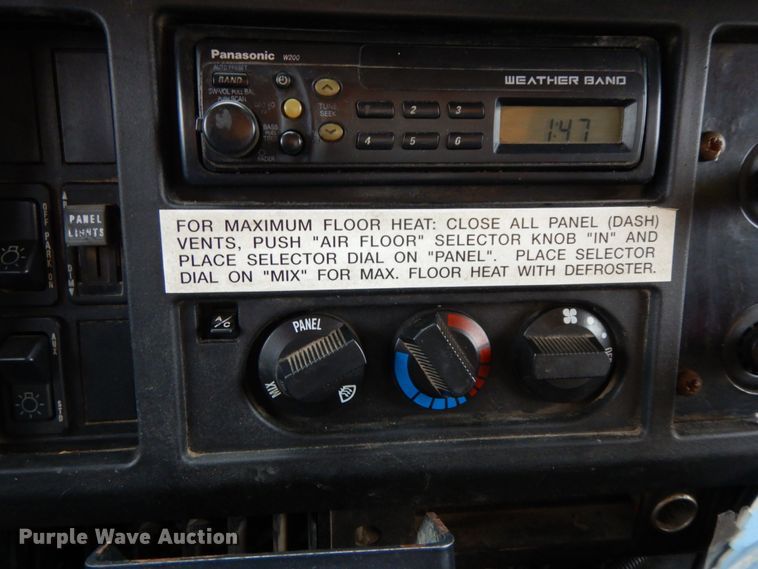 image for item DF6383 2002 International 4900  dump truck