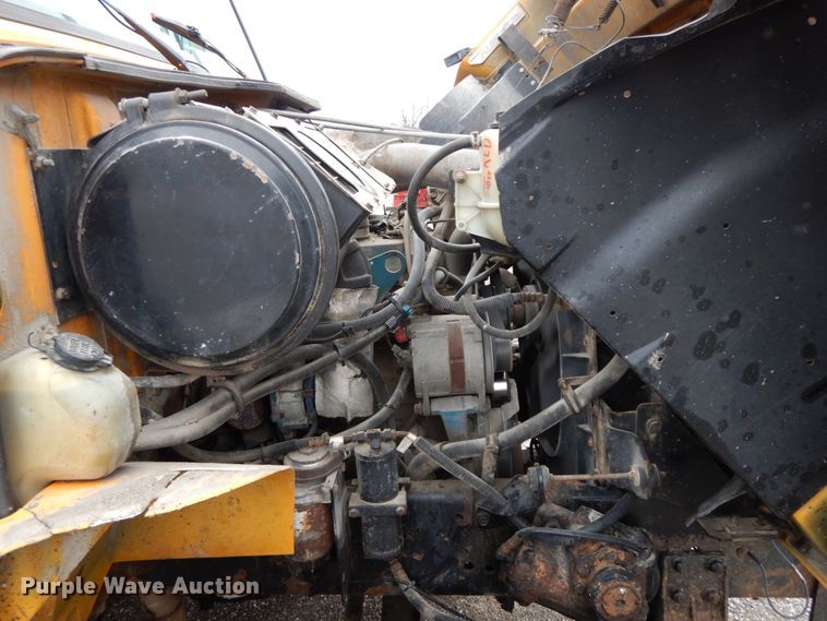 image for item DF6383 2002 International 4900  dump truck