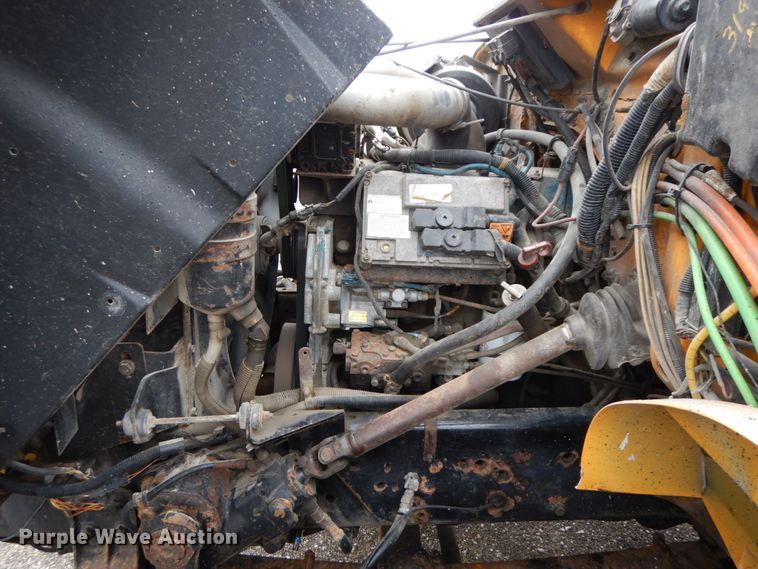 image for item DF6383 2002 International 4900  dump truck