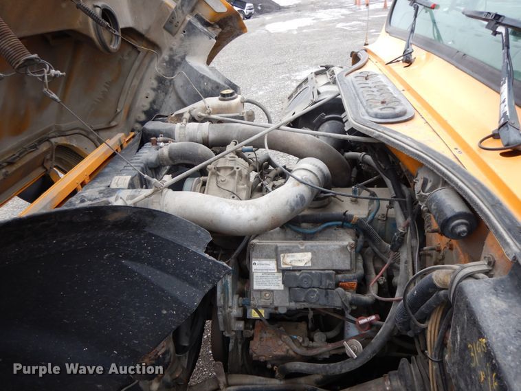 image for item DF6383 2002 International 4900  dump truck