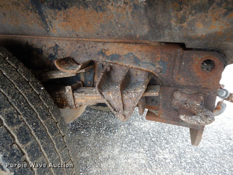 image for item DF6383 2002 International 4900  dump truck