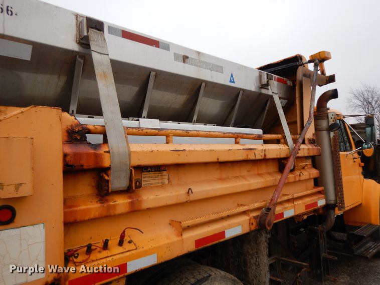 image for item DF6383 2002 International 4900  dump truck