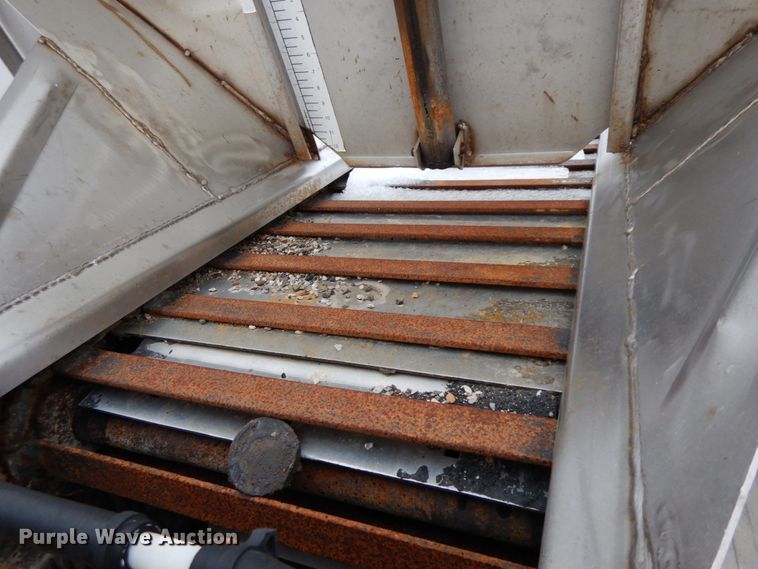 image for item DF6383 2002 International 4900  dump truck