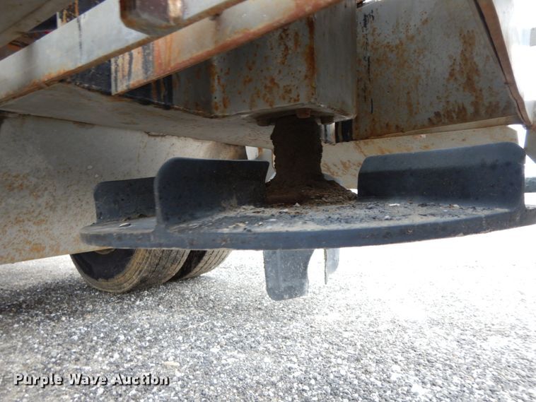 image for item DF6383 2002 International 4900  dump truck