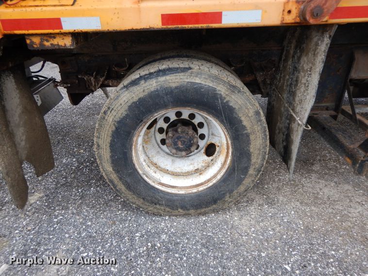 image for item DF6383 2002 International 4900  dump truck