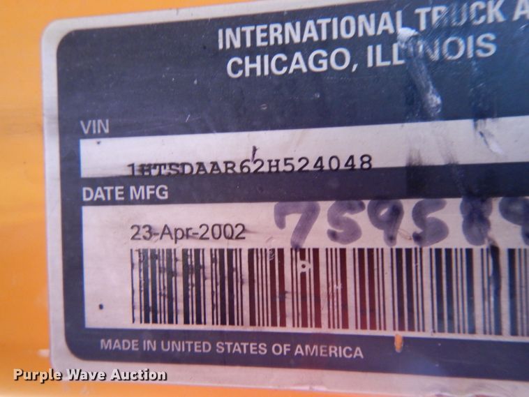 image for item DF6383 2002 International 4900  dump truck