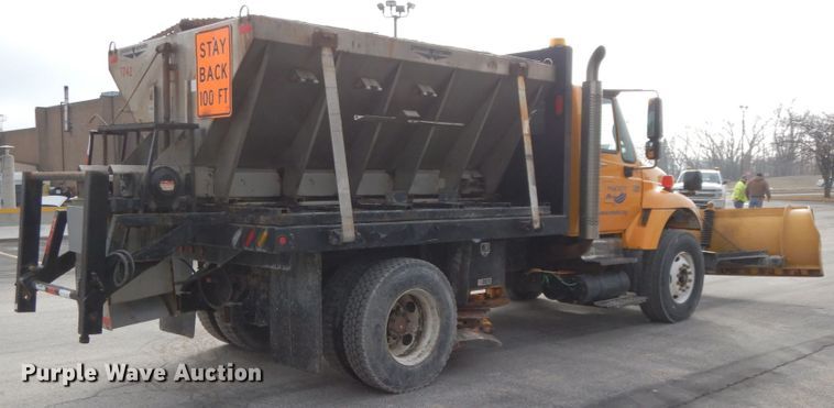 image for item DF6393 2006 International 7400  dump flatbed truck