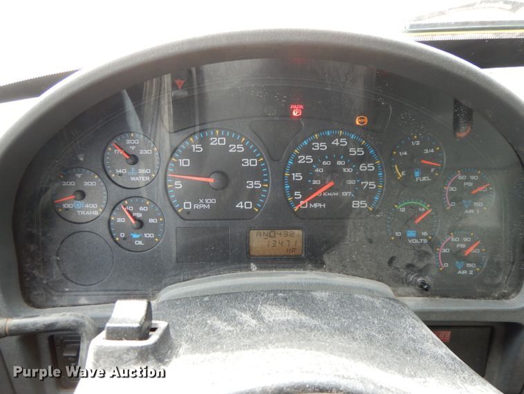 image for item DF6393 2006 International 7400  dump flatbed truck