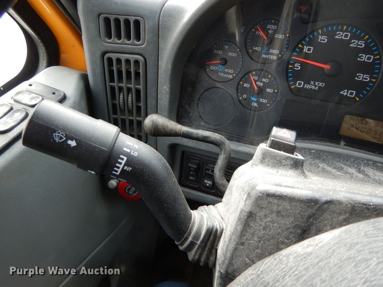 image for item DF6393 2006 International 7400  dump flatbed truck