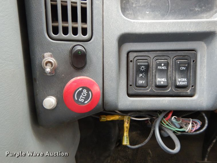 image for item DF6393 2006 International 7400  dump flatbed truck