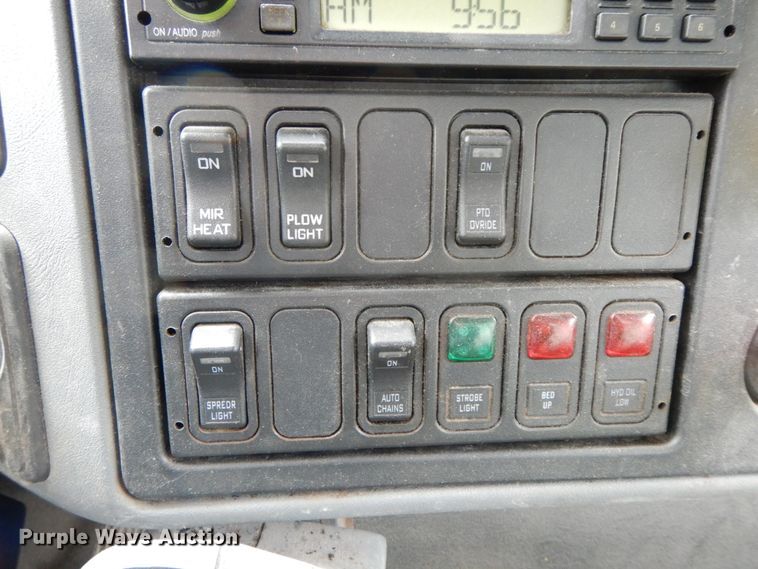 image for item DF6393 2006 International 7400  dump flatbed truck