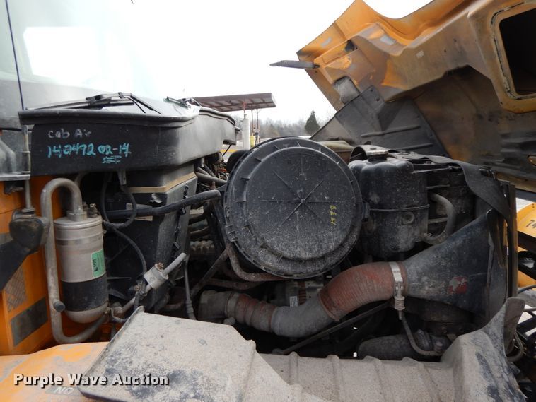 image for item DF6393 2006 International 7400  dump flatbed truck