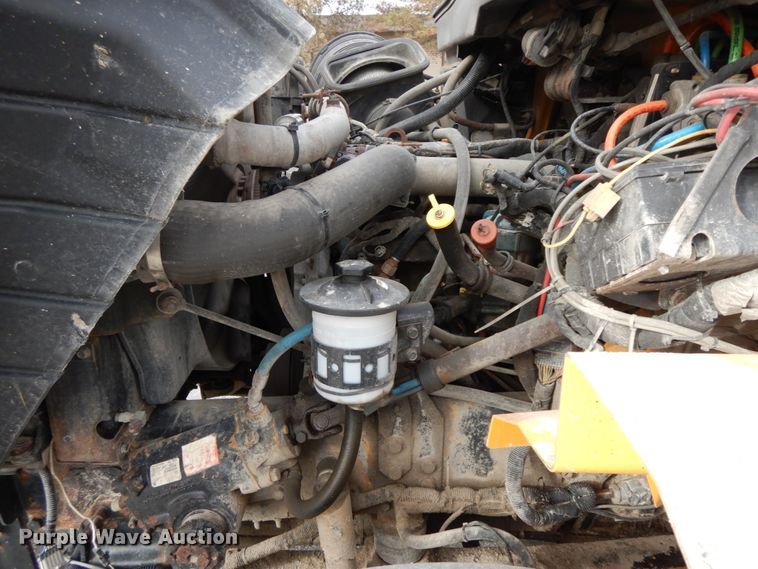 image for item DF6393 2006 International 7400  dump flatbed truck