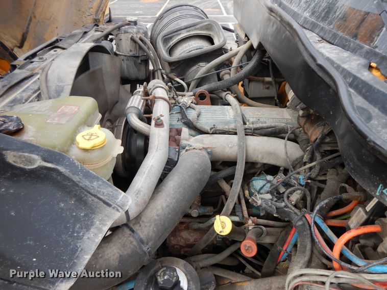 image for item DF6393 2006 International 7400  dump flatbed truck