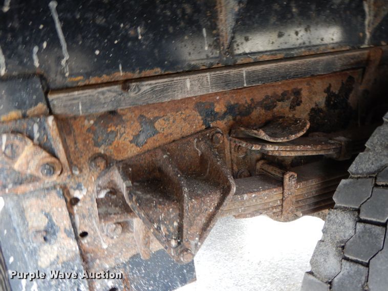 image for item DF6393 2006 International 7400  dump flatbed truck