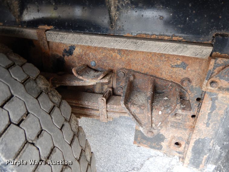 image for item DF6393 2006 International 7400  dump flatbed truck