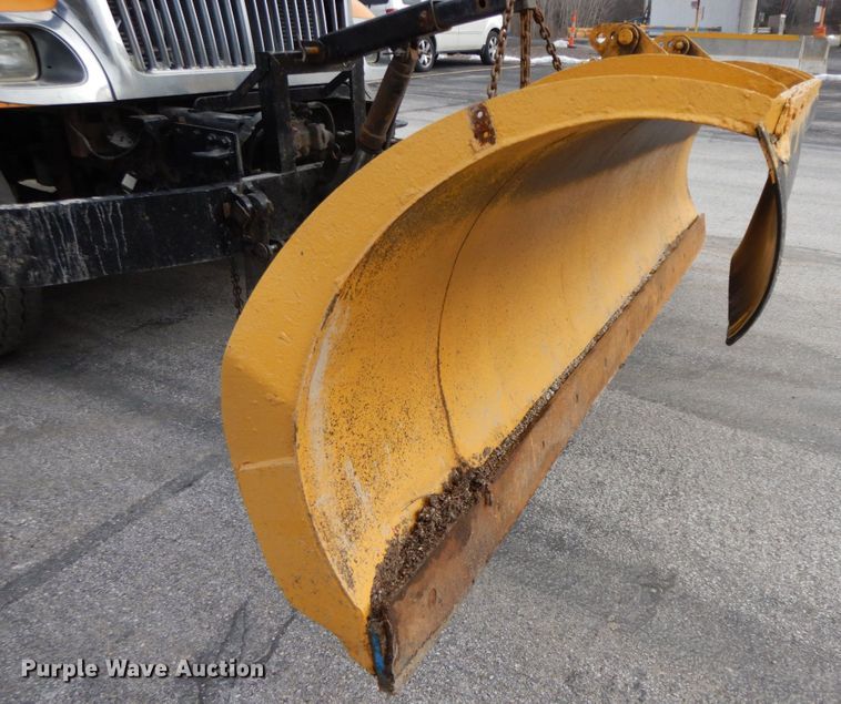 image for item DF6393 2006 International 7400  dump flatbed truck