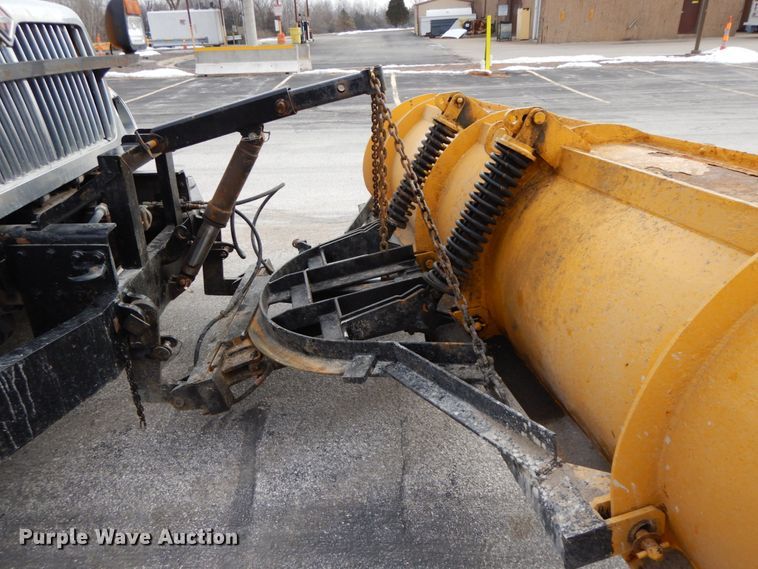 image for item DF6393 2006 International 7400  dump flatbed truck