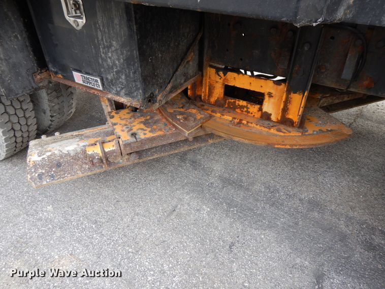 image for item DF6393 2006 International 7400  dump flatbed truck