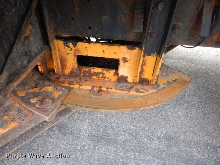 image for item DF6393 2006 International 7400  dump flatbed truck