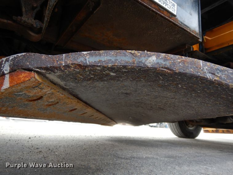 image for item DF6393 2006 International 7400  dump flatbed truck