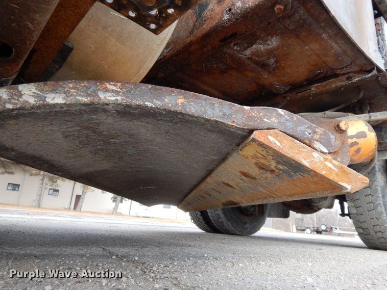 image for item DF6393 2006 International 7400  dump flatbed truck