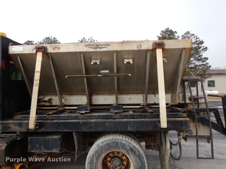 image for item DF6393 2006 International 7400  dump flatbed truck