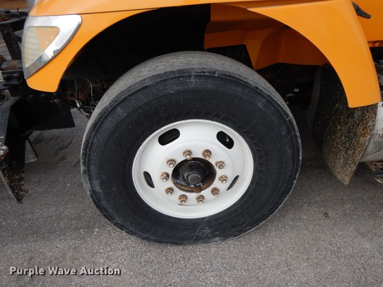 image for item DF6393 2006 International 7400  dump flatbed truck