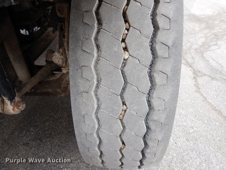 image for item DF6393 2006 International 7400  dump flatbed truck