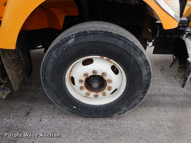 image for item DF6393 2006 International 7400  dump flatbed truck