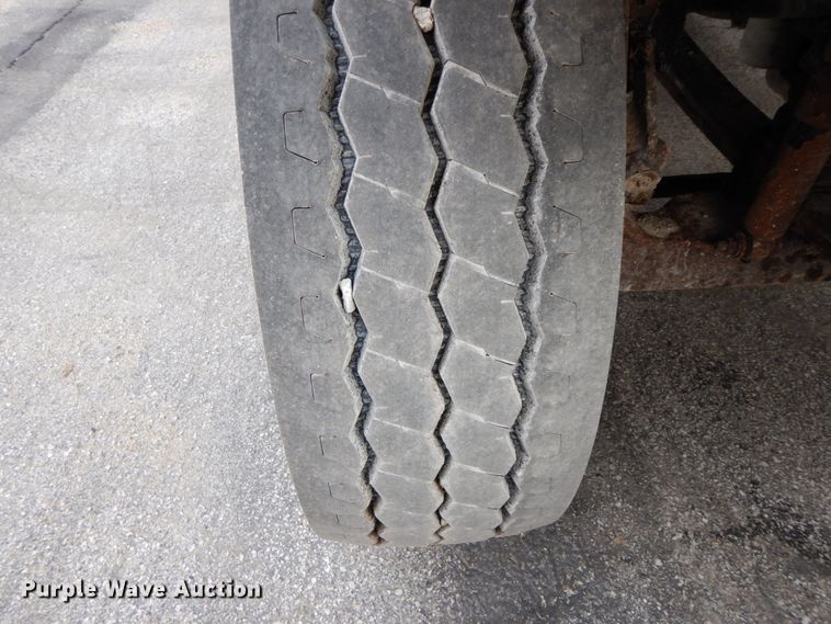 image for item DF6393 2006 International 7400  dump flatbed truck