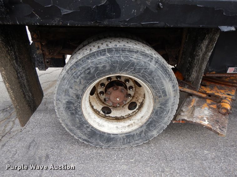 image for item DF6393 2006 International 7400  dump flatbed truck