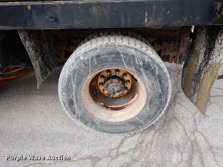 image for item DF6393 2006 International 7400  dump flatbed truck