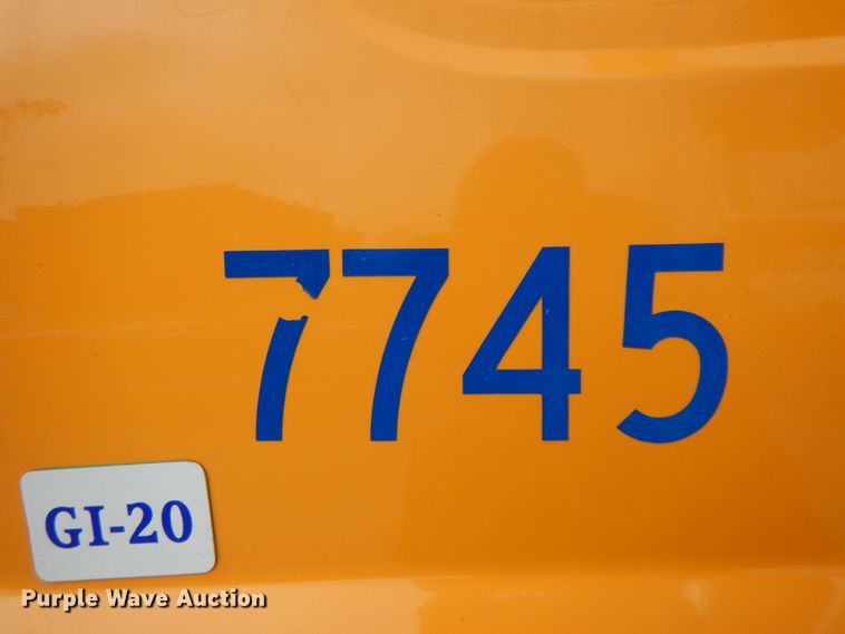 image for item DF6393 2006 International 7400  dump flatbed truck